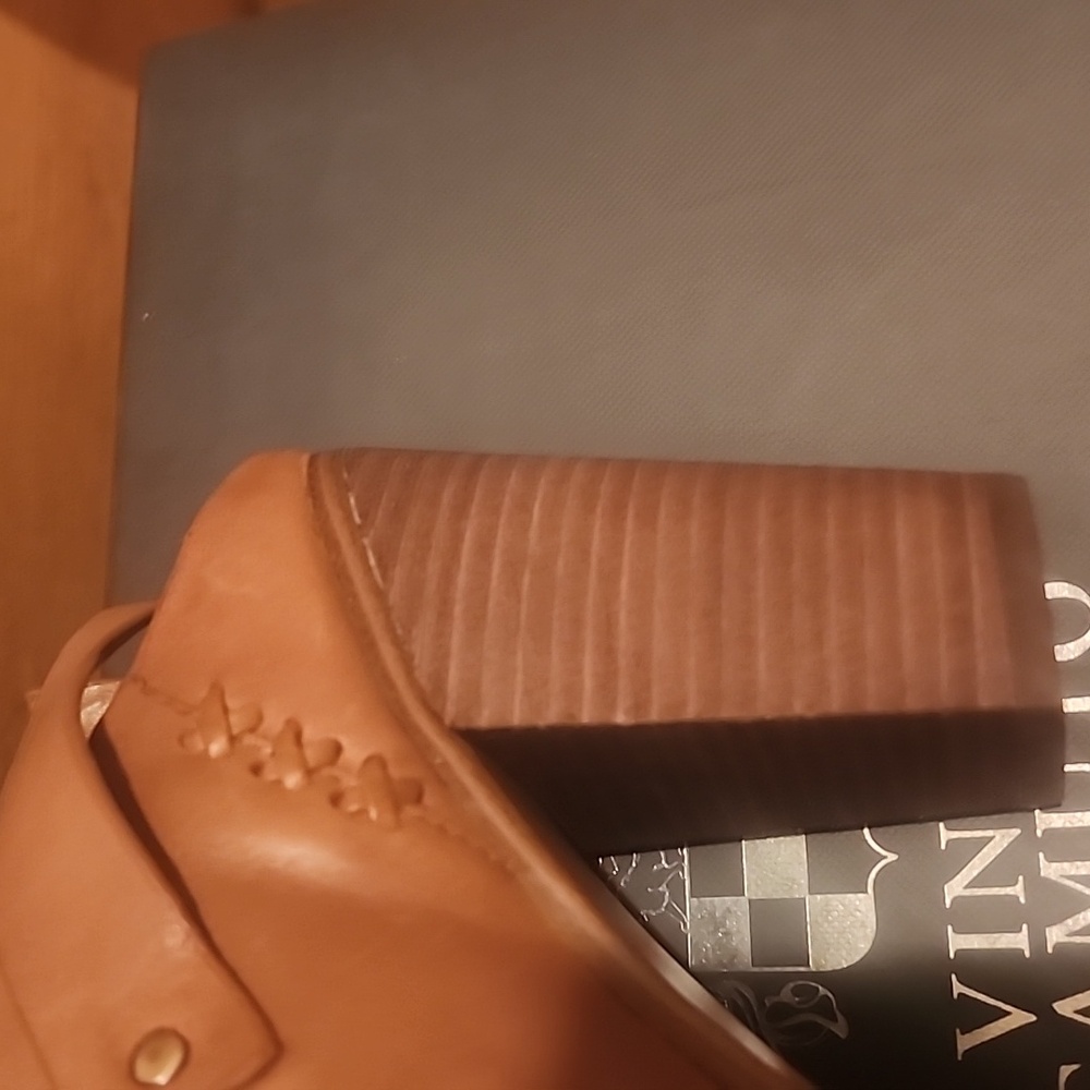 NIB Vince Camuto "Finola" Buckle Strap Mules Tan 9M - Picture 13 of 13
